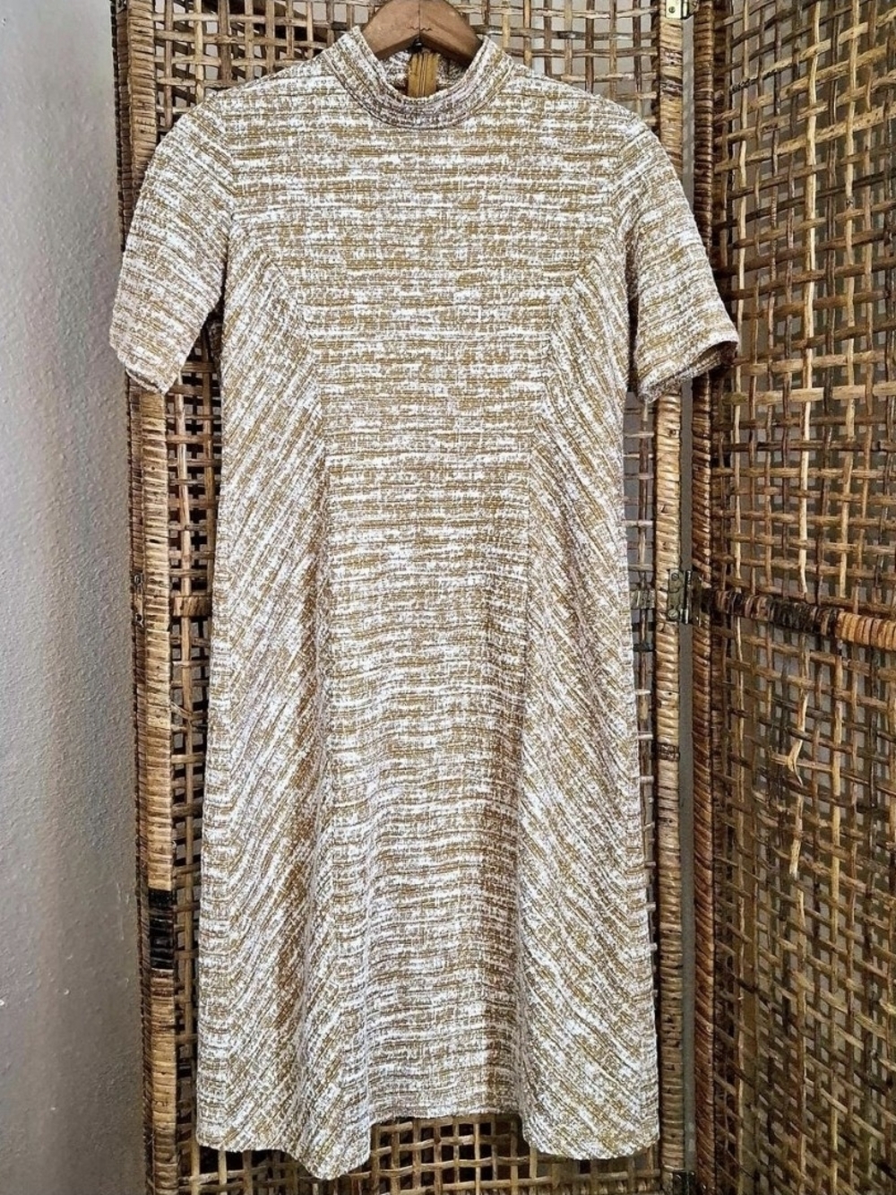 PerSeption Concept Cream & Tan Textured Short-Sleeve Midi Dress
